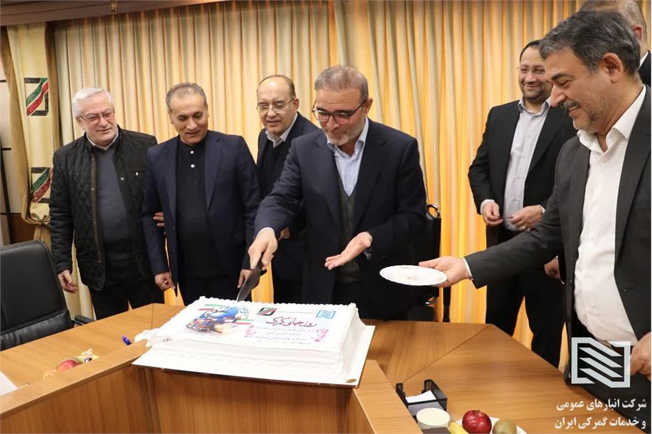 جلسه صمیمانه معاونین و مدیران ارشد شرکت امام خمینی(ره) با مدیر کل گمرک فرودگاه امام خمینی(ره) به مناسبت ۶ بهمن روز جهانی گمرک